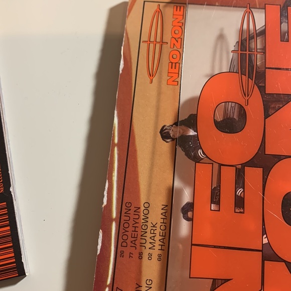 NCT 127 C-version (red) - Picture 5 of 6